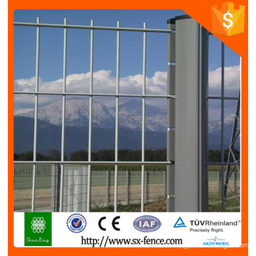 Chine Fourniture d&#39;une clôture en double maille métallique / PVC Revêtue Double Wire Fence